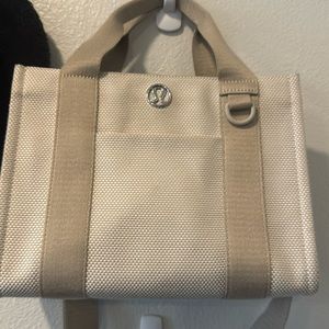 Lululemon tote bag
